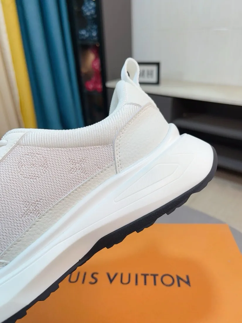 Men's shoes💰458🌸🌸【LV】Louis Vuitton🔍Top Purchasing Agency🇮🇹 Lu Street Fashion God's new sports shoes are coming and are on sale at the counter simultaneously. Original factory configuration, original cowhide fabric imported from Italy, high-quality embossed splicing complex process, sports fashionista, imported water-dyed sheepskin lining, sole: Wang Yuan factory specializes in original sole super comfortable, original factory follow-up goods 🔍🔍High quality, you can enter and leave the counter at will, welcome to compare and synchronize with the counter, code number 38-44, 45 customized